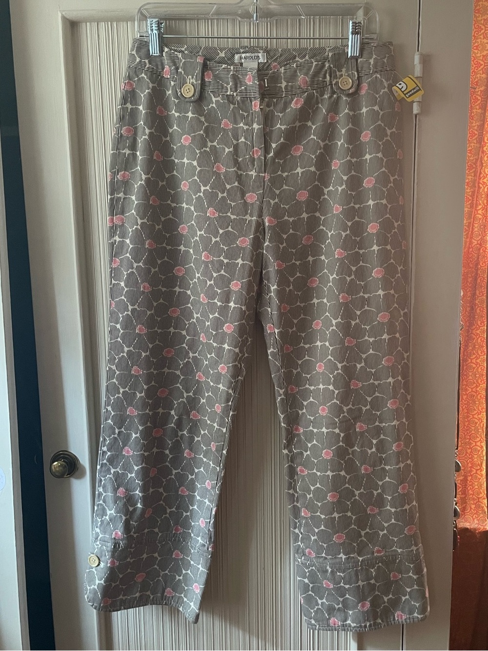 Harold's Floral Pattern Capris with Button details